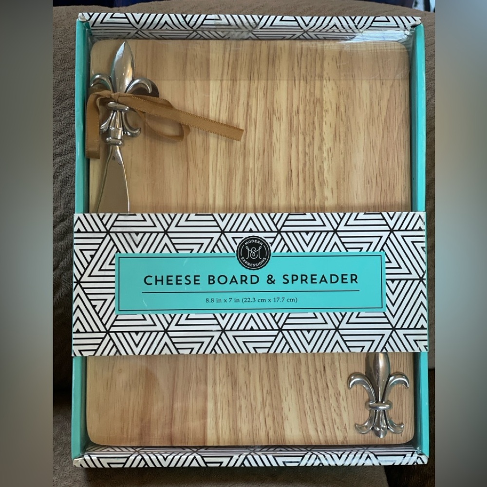Wood Cheese Board & Spreader (8.8 x 7 in) - Picture 7 of 12